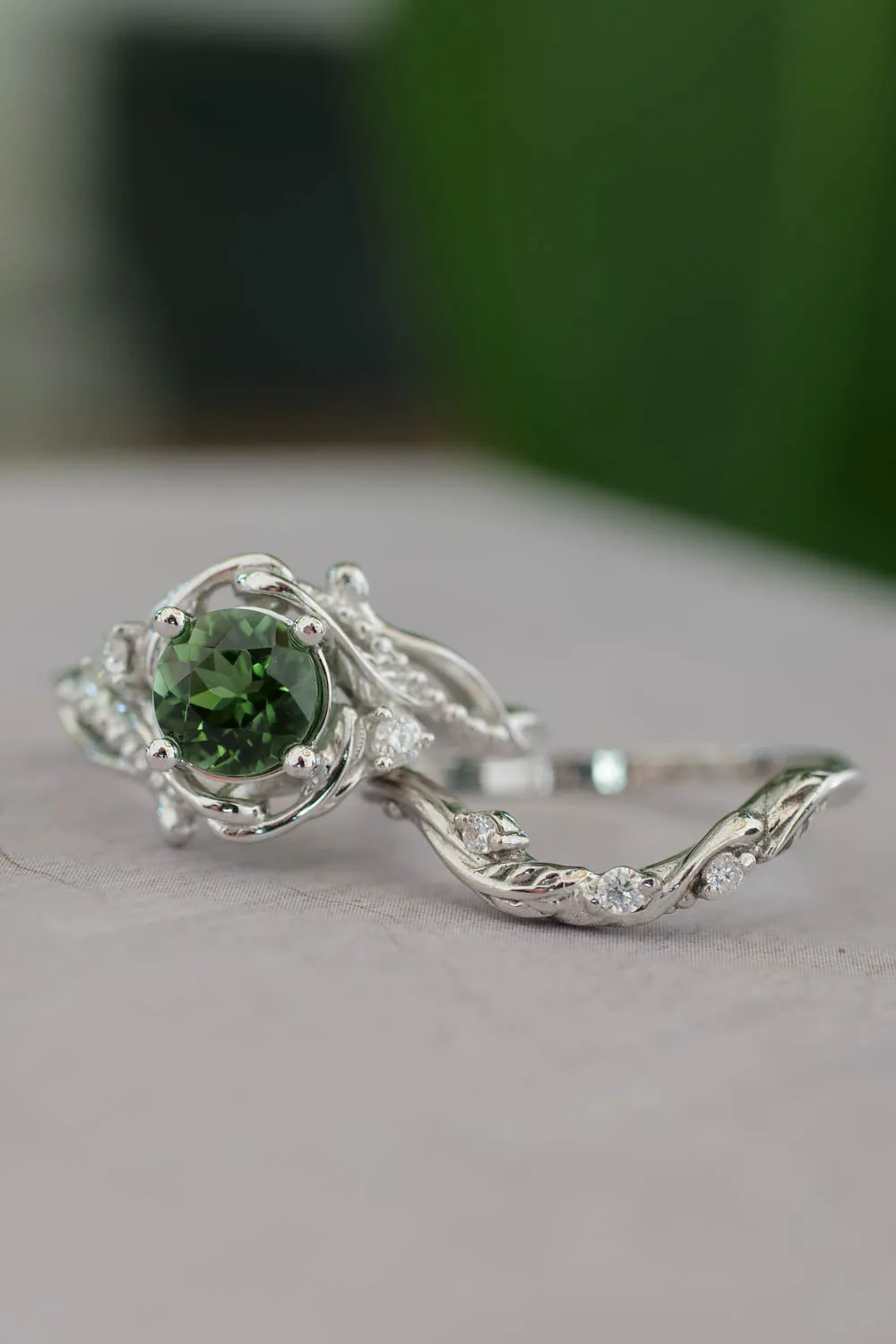 1 carat green tourmaline bridal ring set / Undina