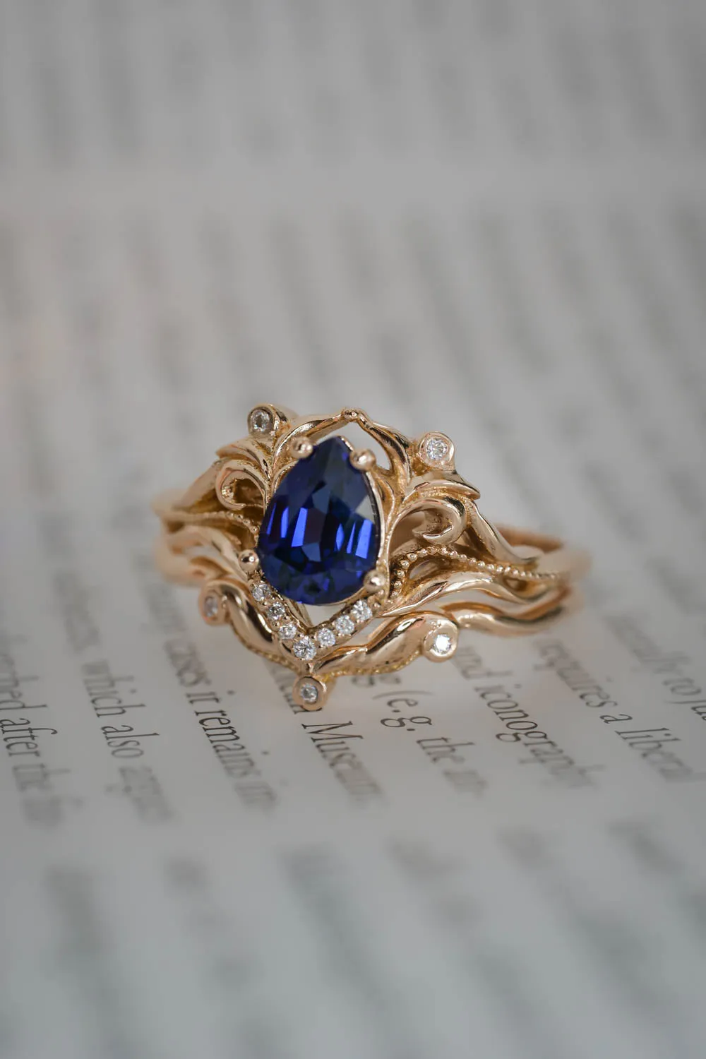 Art nouveau bridal ring set with lab sapphire / Lida small