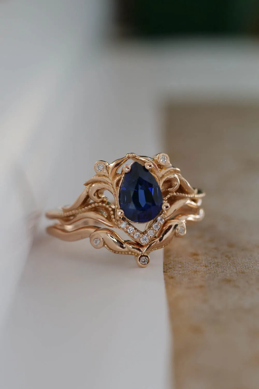 Art nouveau bridal ring set with lab sapphire / Lida small