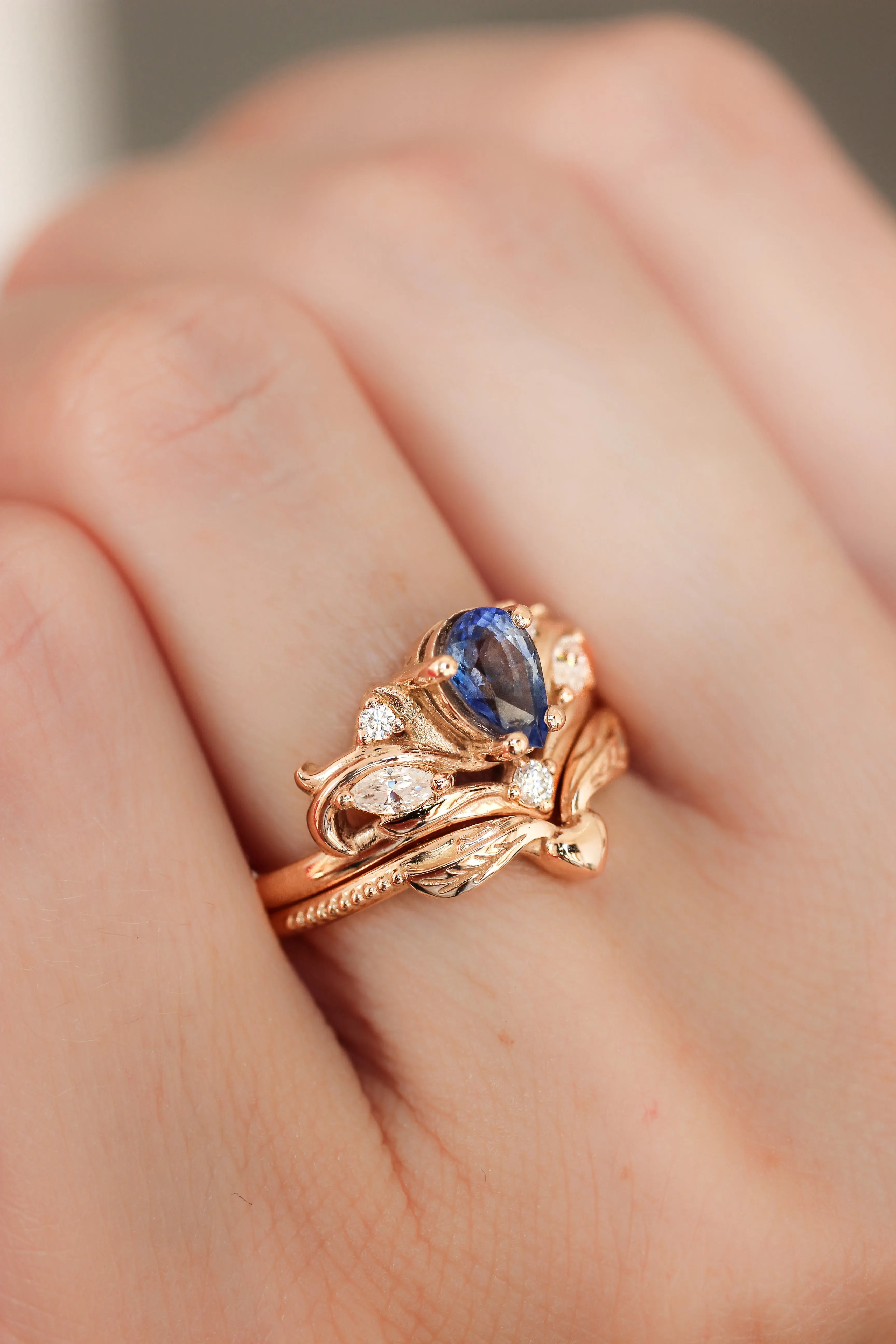 Bridal ring set with pear cut sapphire / Swanlake