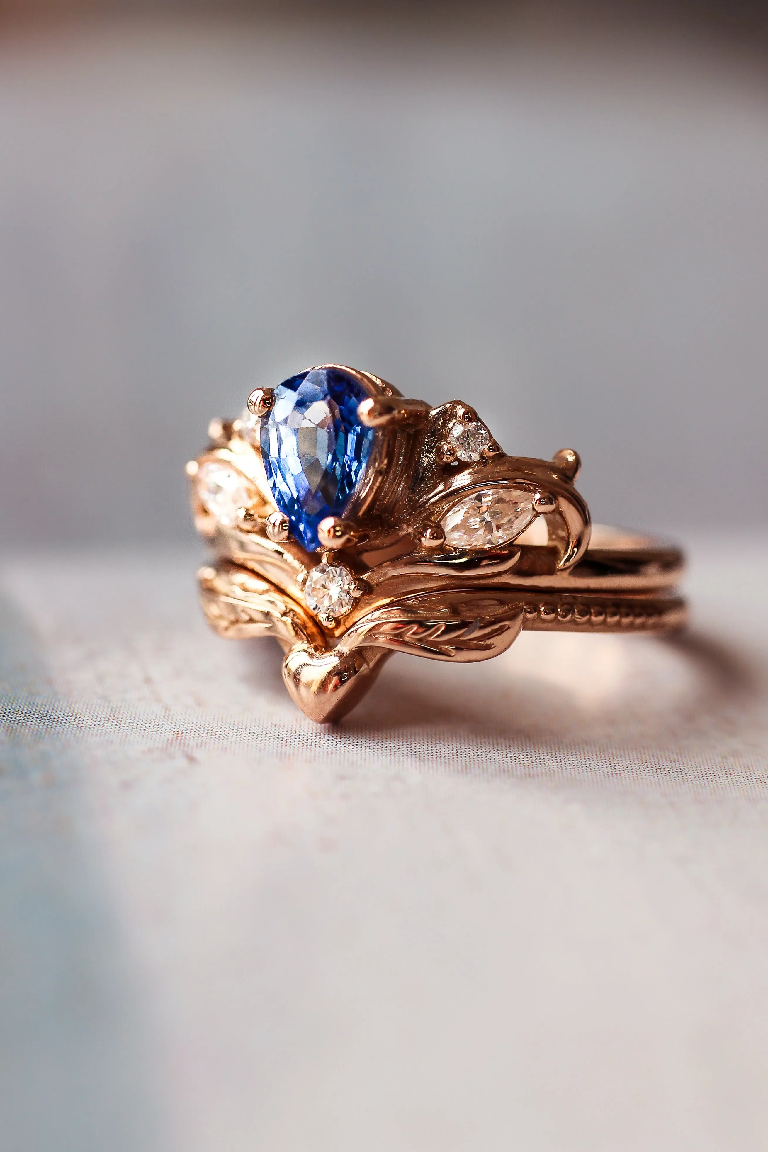 Bridal ring set with pear cut sapphire / Swanlake