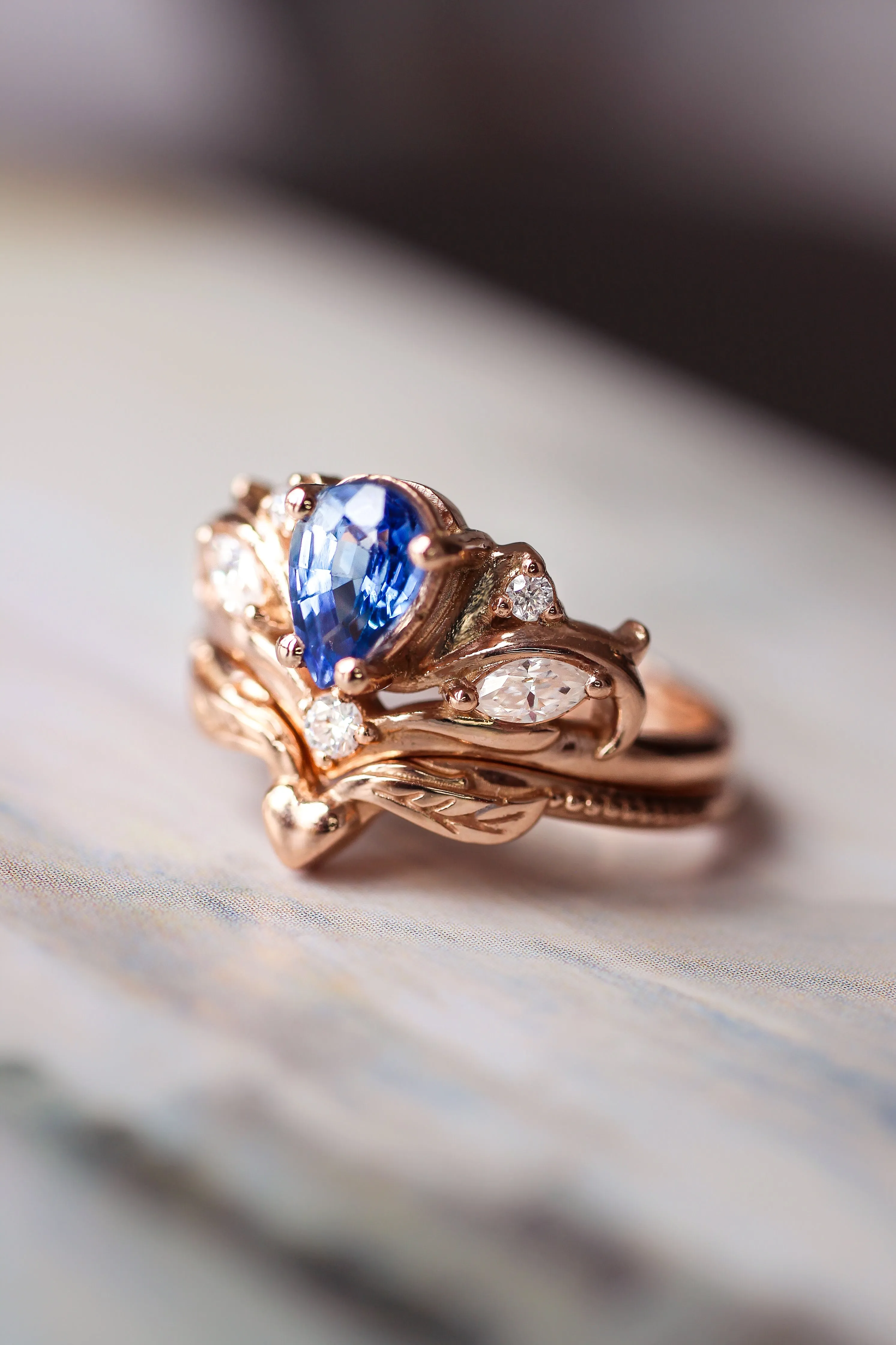 Bridal ring set with pear cut sapphire / Swanlake