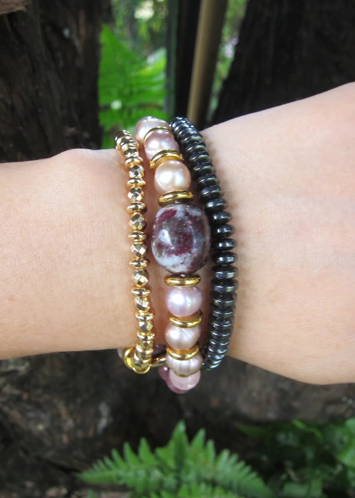 Freshwater Pearl, Plum Tourmaline, Lepidolite, Stainless Gold Mala Bracelet in 27 Beads