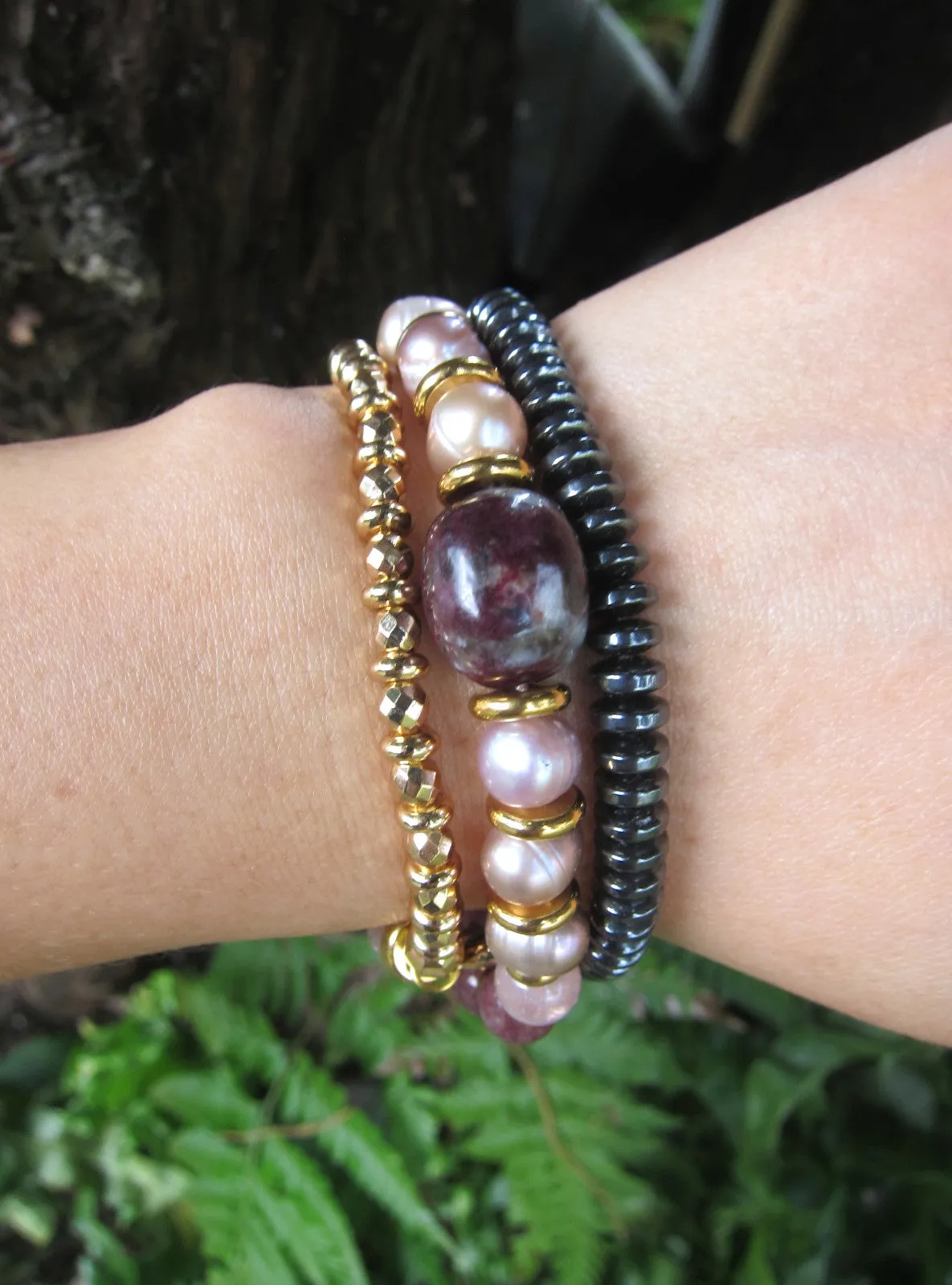 Freshwater Pearl, Plum Tourmaline, Lepidolite, Stainless Gold Mala Bracelet in 27 Beads