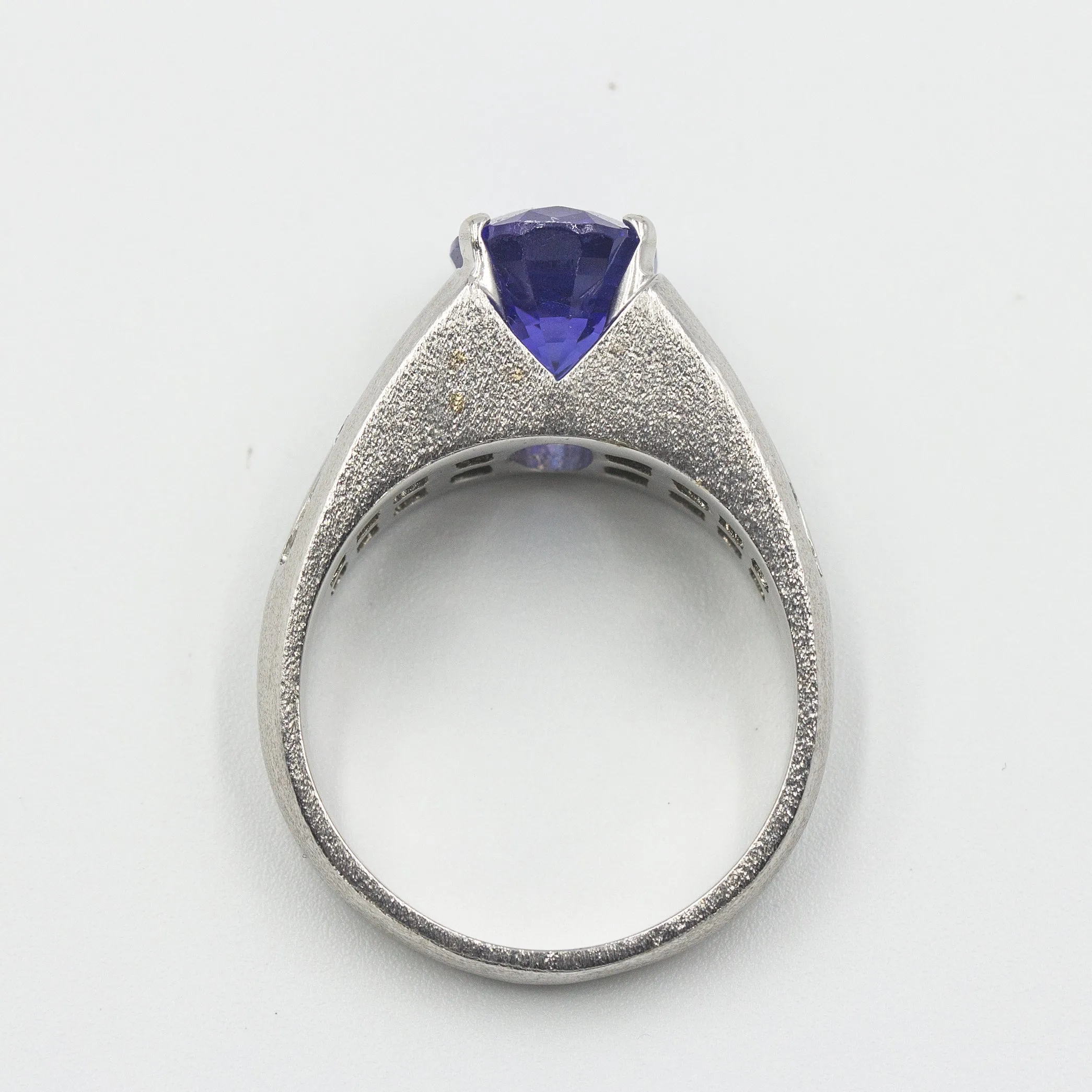 Modern 18K White Gold Ring With Tanzanite & Diamonds