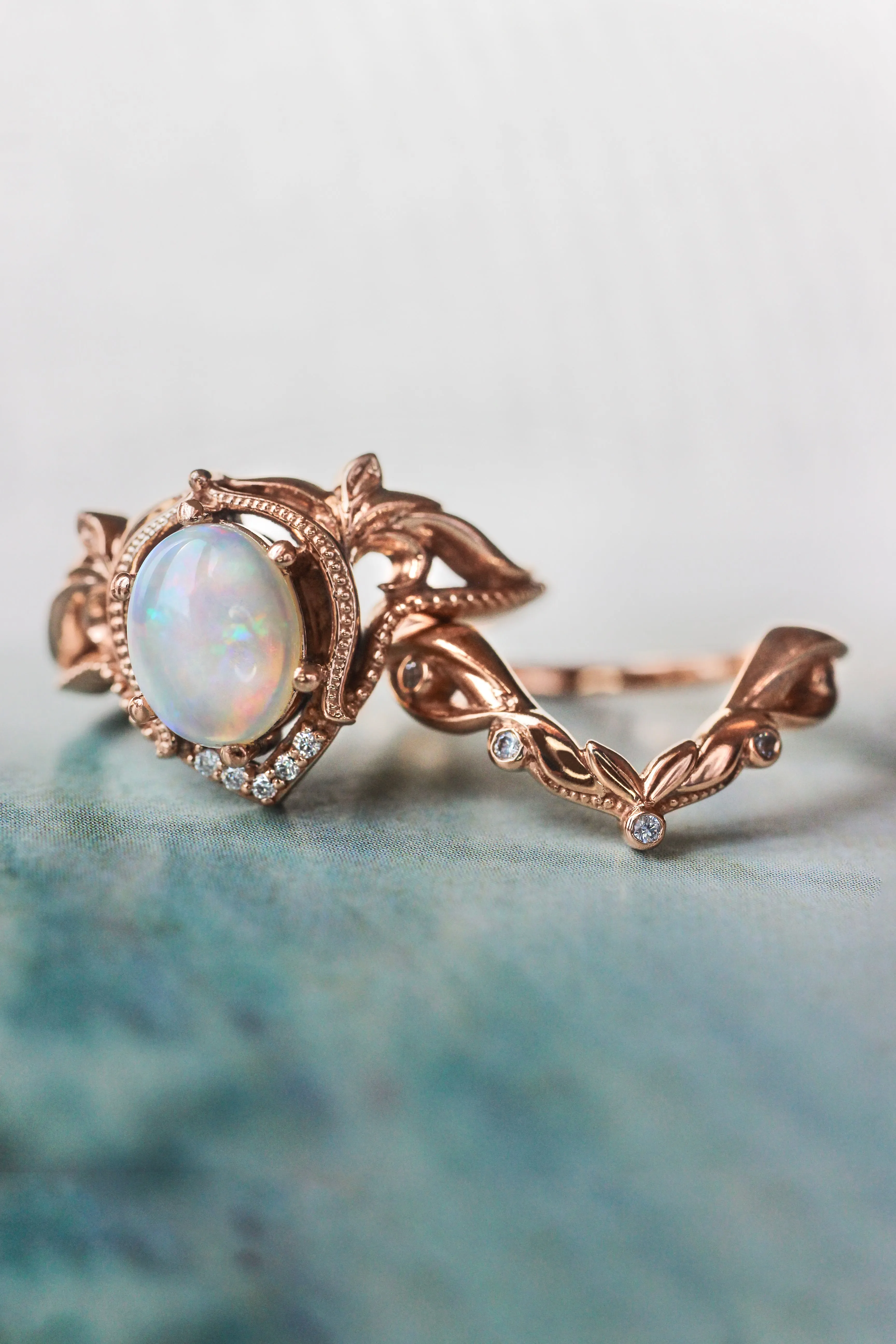 Opal and diamonds bridal ring set / Lida oval