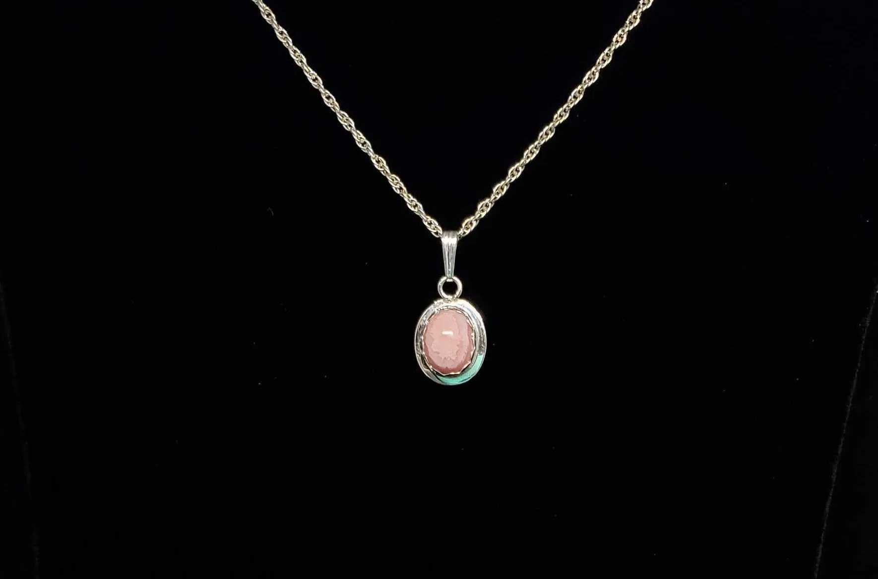 Stone 8X10 Classic Scalloped Pendant